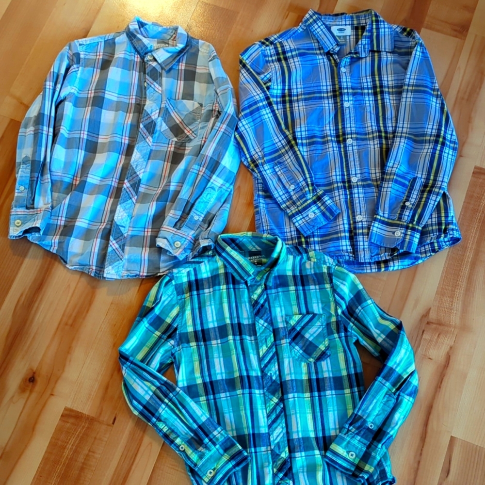 Boys size 8 long sleeve dress shirts. Excellent condition. Old navy, Arizona.